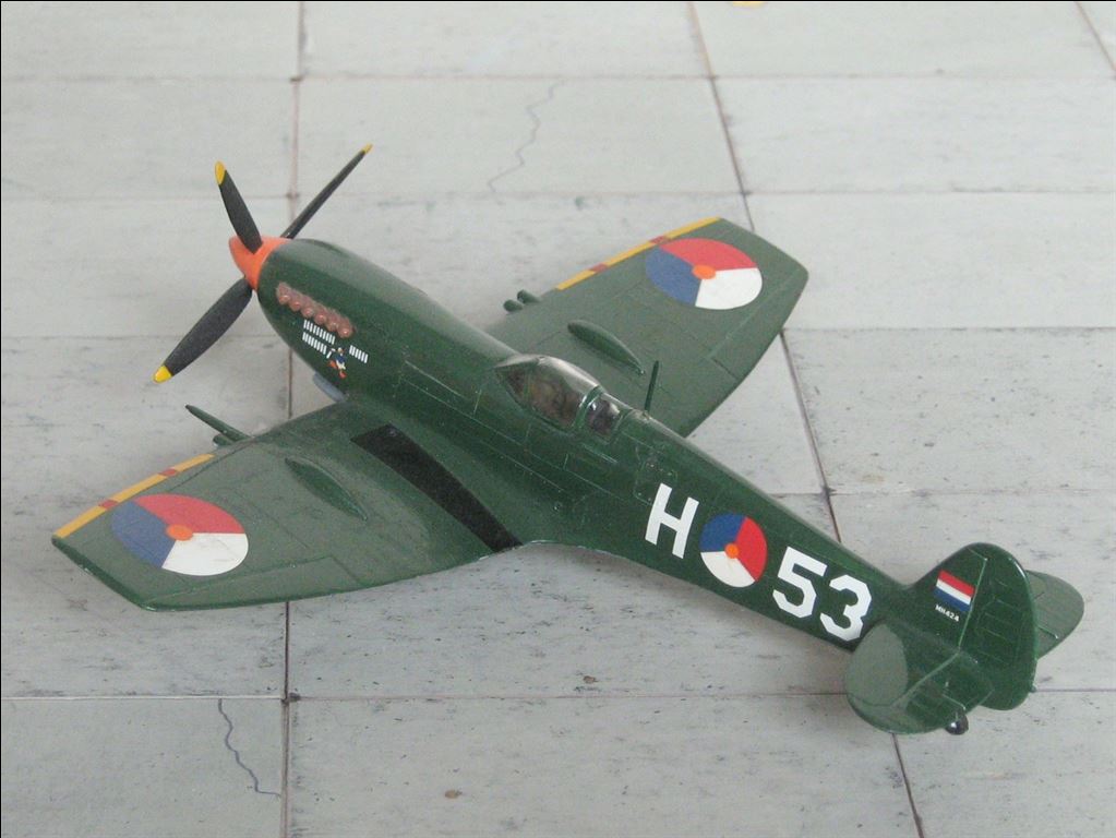 Supermarine Spitfire LFMkIX MN424 322Sqn LSK Tjililitan Java 1948-49